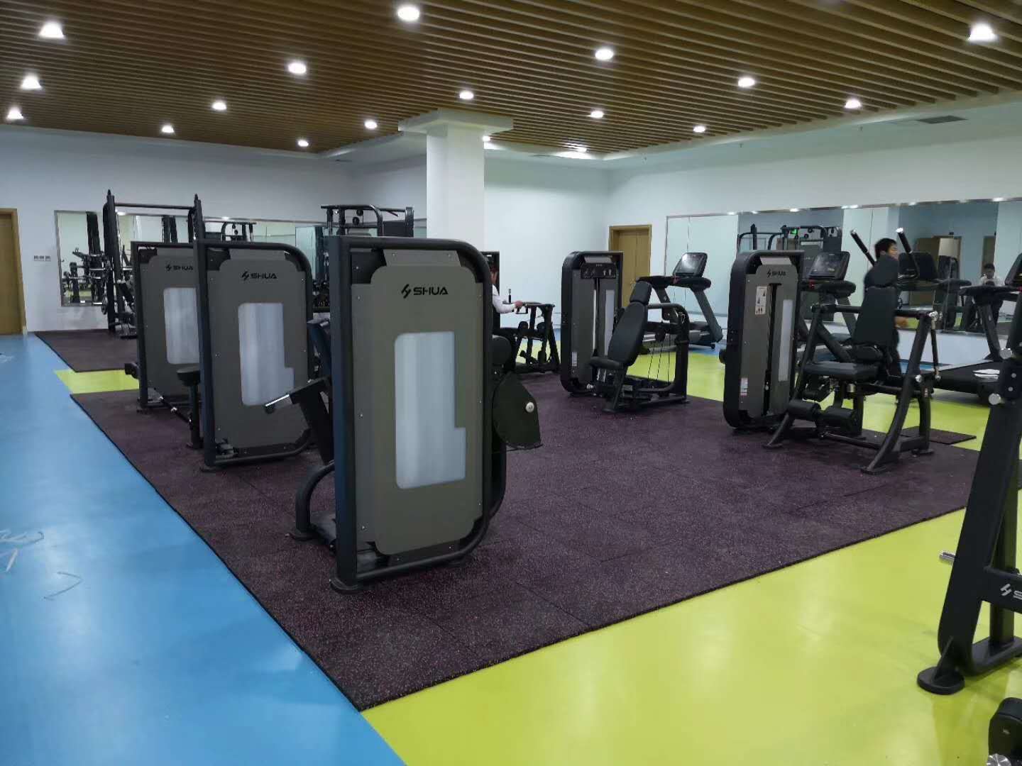 单位健身房器材